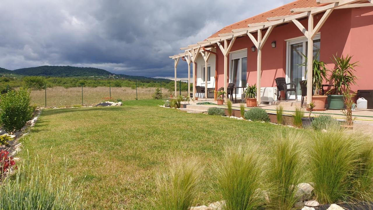 Búzavirág Apartmanház Balatonakali Exterior foto