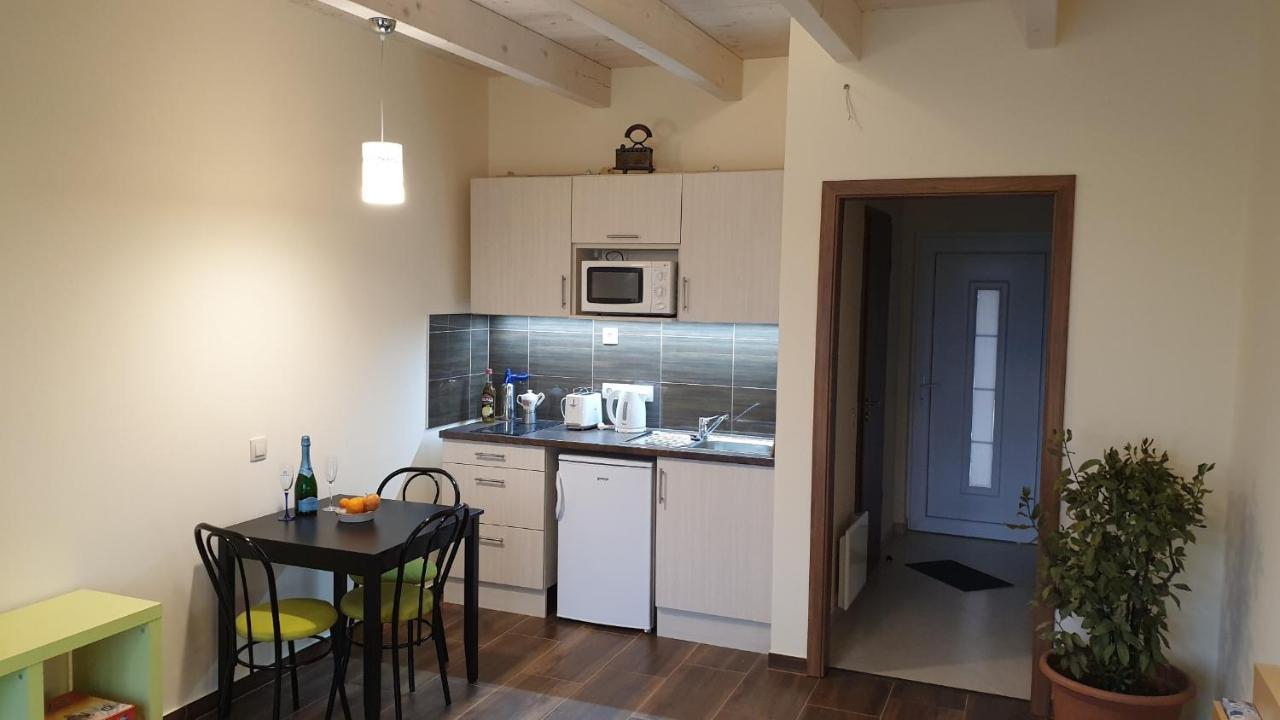 Búzavirág Apartmanház Balatonakali Exterior foto