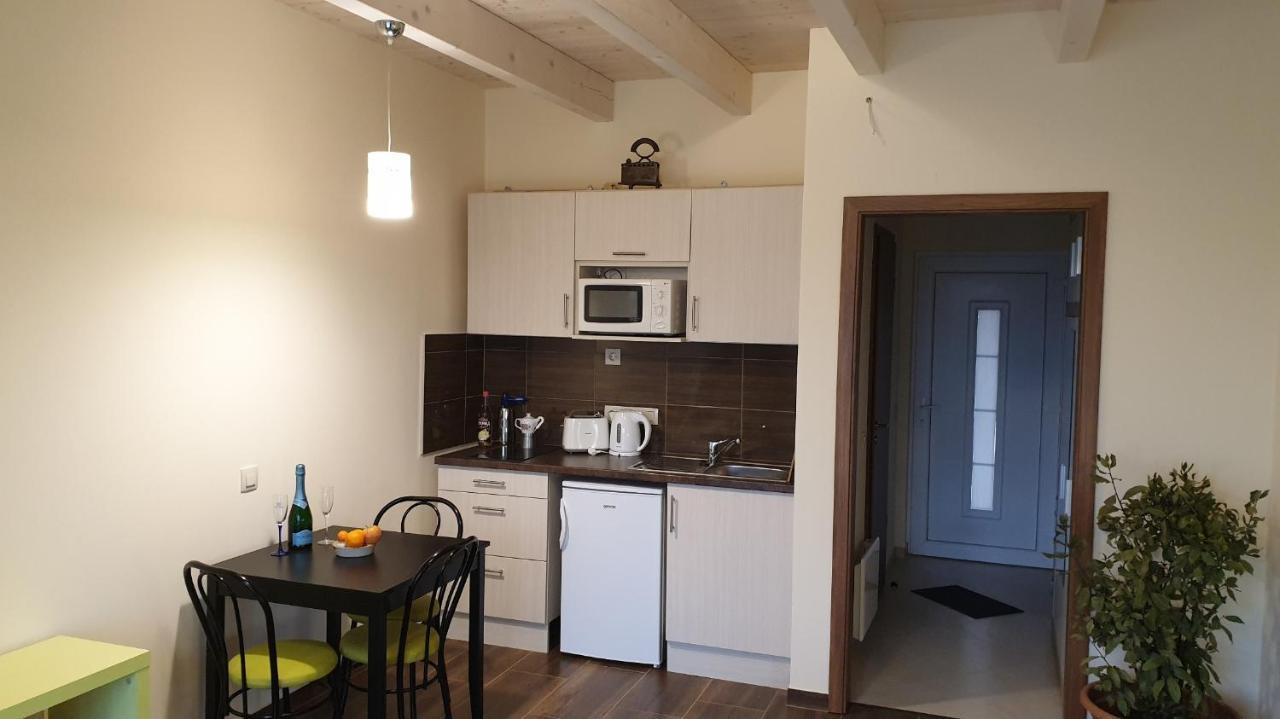 Búzavirág Apartmanház Balatonakali Exterior foto